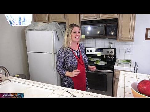 ❤️ Stepmom Mëllech him an der Kichen virun sengem Datum Fucking Video op Porno lb.megaofertas.top